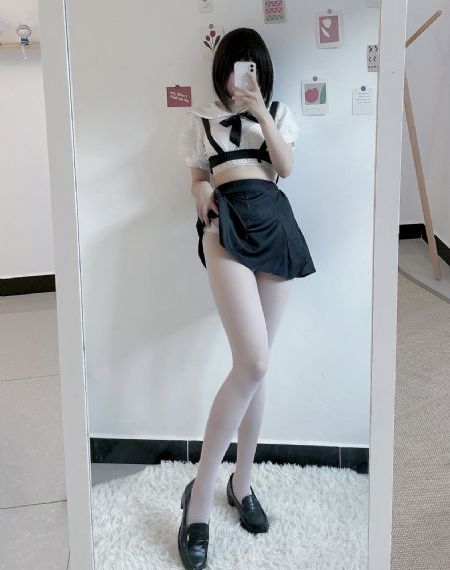 欧美风纹身女_短视频完整无删减版