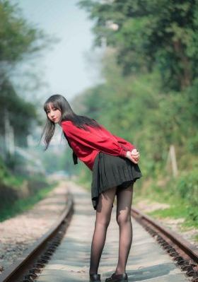 扒开粉嫩尿口露出大胸美女_超清日本电影免费